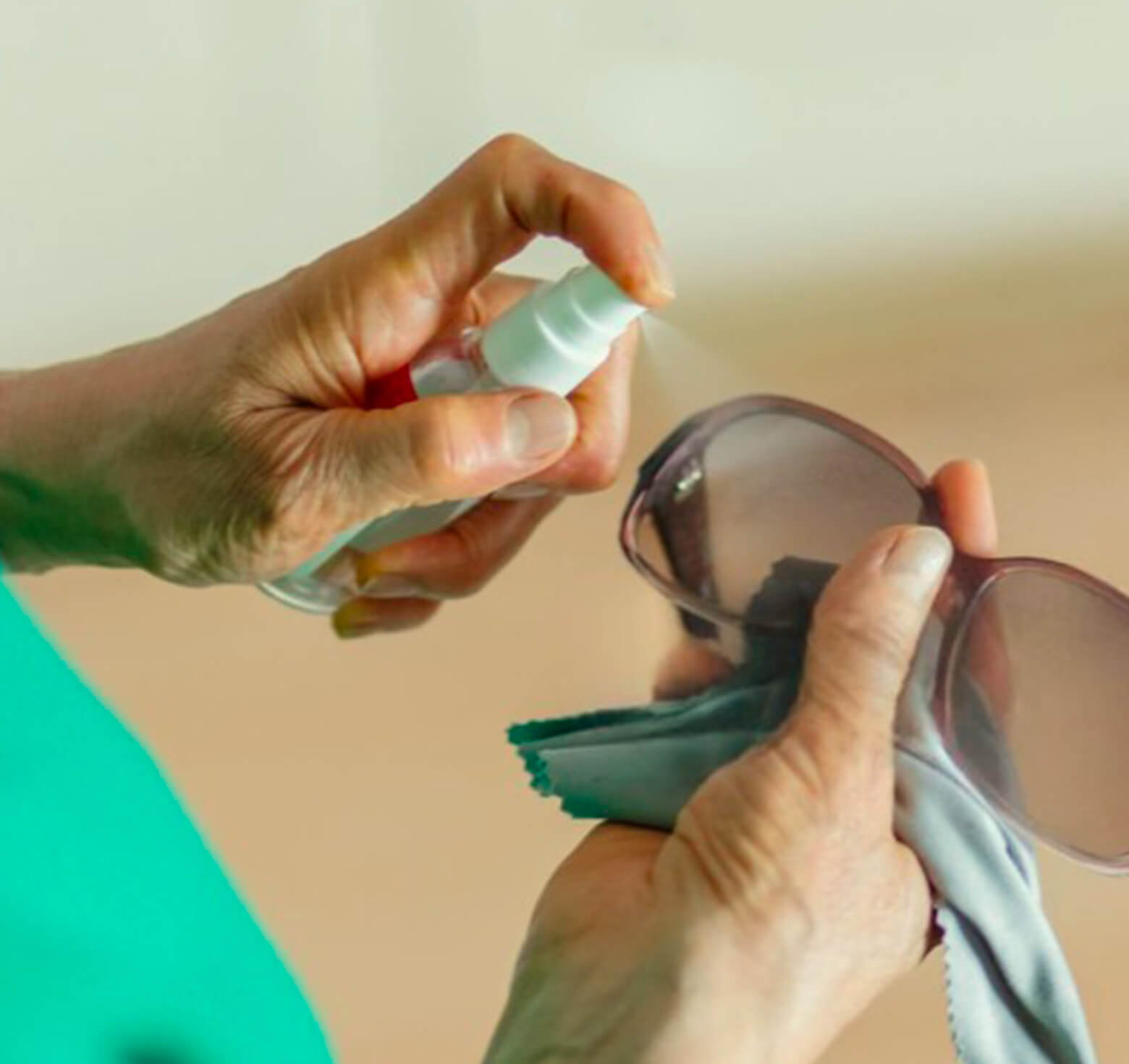 Clean the Gap Between Lenses and Frame Blog PC 1030