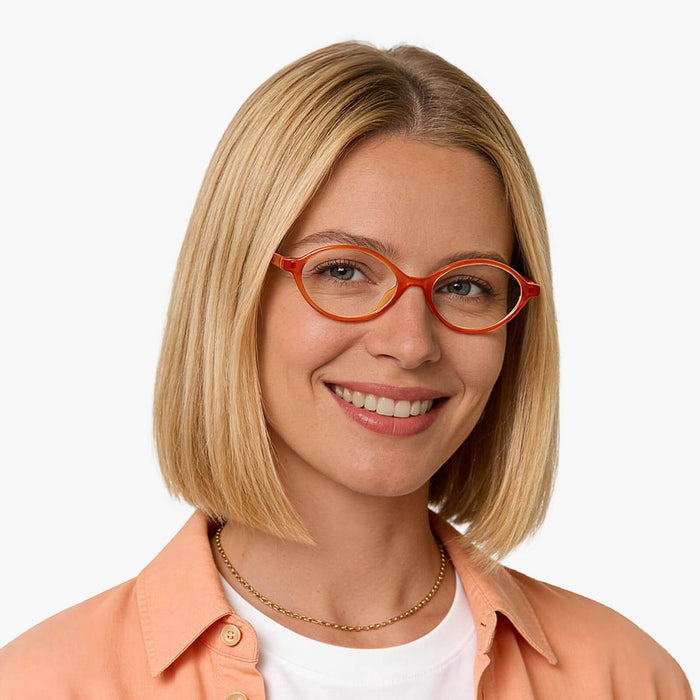 The Eydology Gage series of transparent maple frames accentuate a woman's sharp temperament.