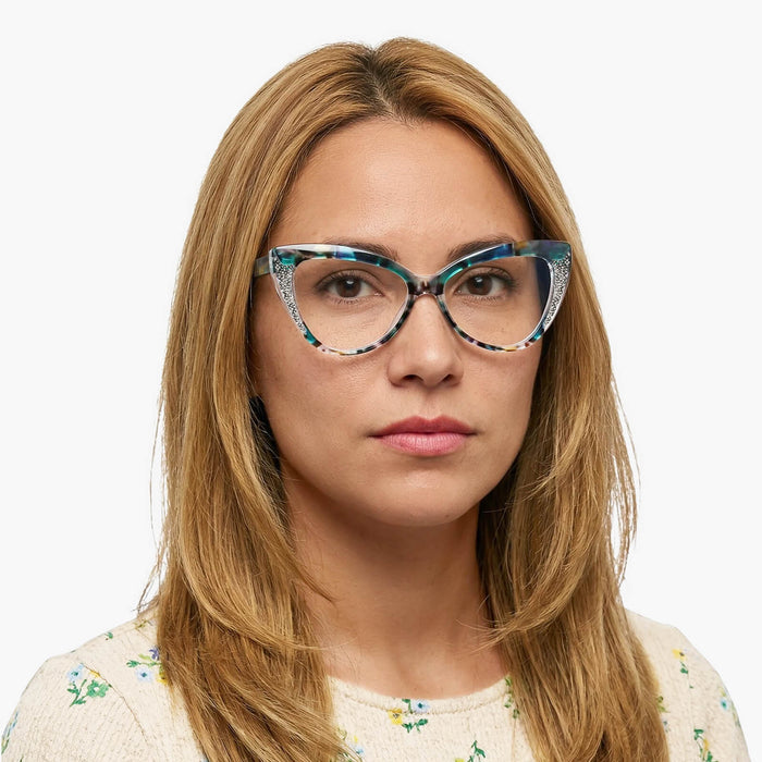 The Eydology Kairo series of green tortoise butterfly frames accentuate a woman's graceful unique charm.