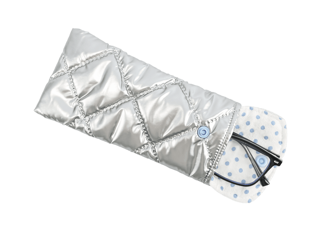 Silver quilted diamond pouch with glasses inside 02