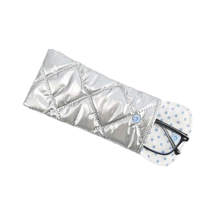 Silver quilted diamond pouch with glasses inside 02